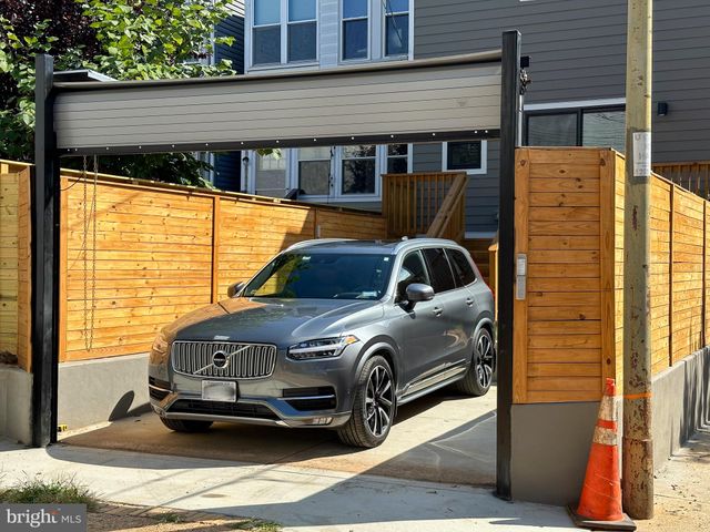 $1,330,000 | 406 13th Street Northeast, Washington, DC 20002