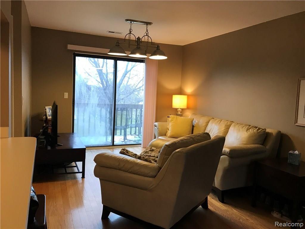 1556 Meadowside Drive Rochester Hills, MI 48307 - Photo 3 of 19