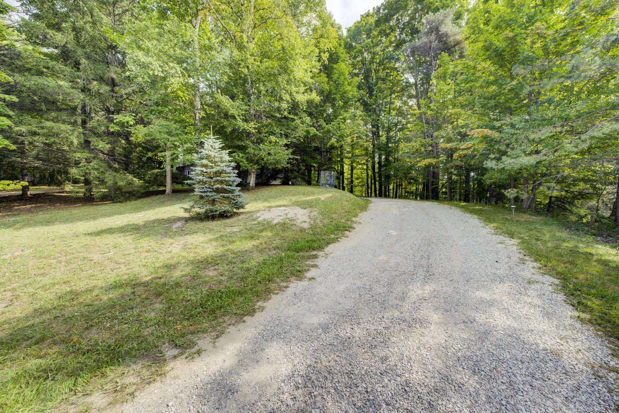 10019 Skiver Road Traverse City, MI 49685 - Photo 4 of 50