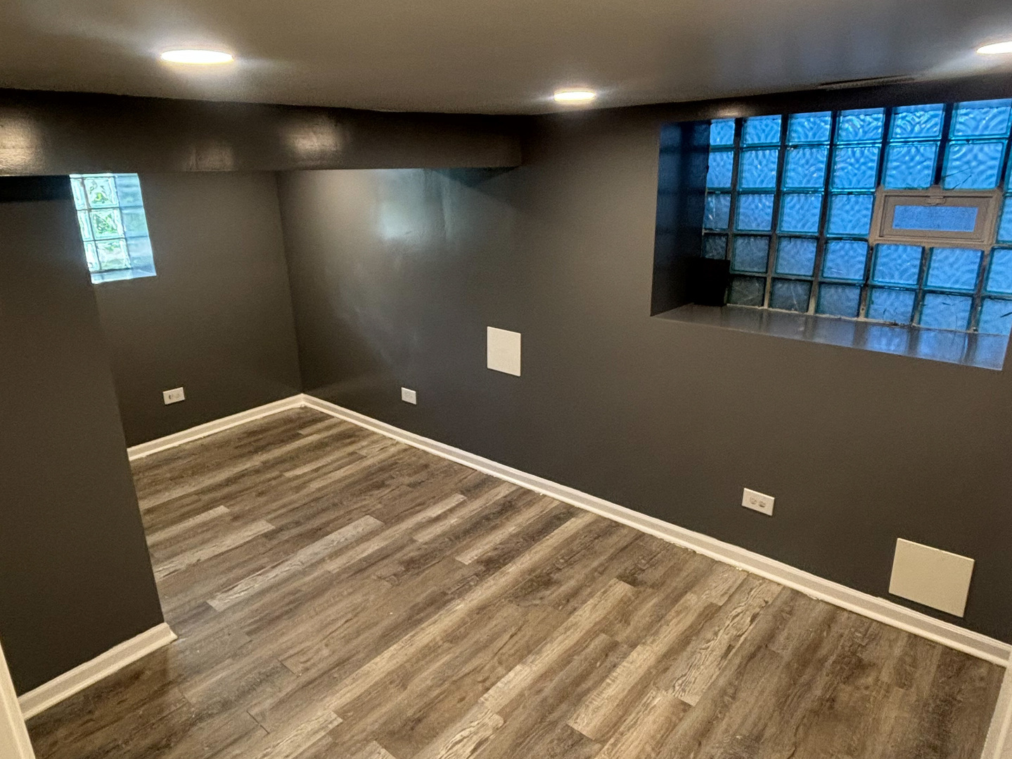 6322 South Morgan Street Chicago, IL 60621 - Photo 6 of 10 a view of a livingroom with a window