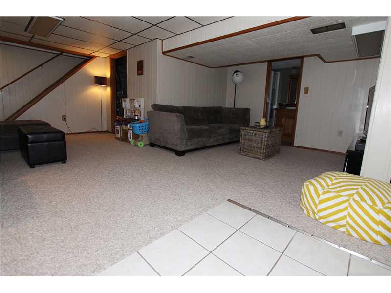 5211 Ranchview Drive Baldwin, PA 15236 - Photo 8 of 12 Family Room.