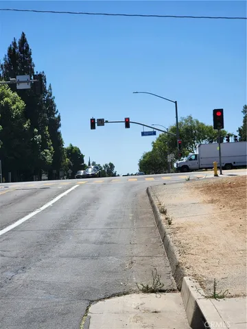 a view of a yard with a tree