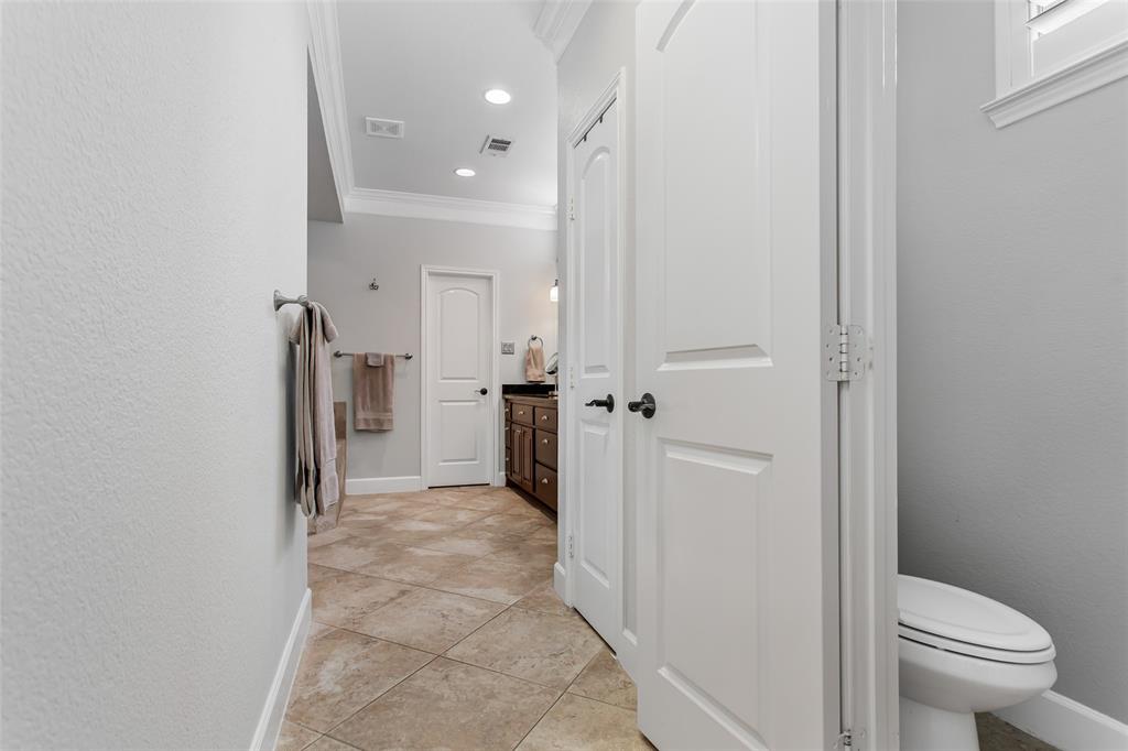 2226 City Market Lane Dallas, TX 75201 - Photo 26 of 40 a bathroom with a sink and toilet