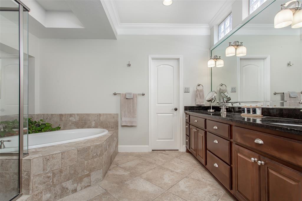 2226 City Market Lane Dallas, TX 75201 - Photo 27 of 40 a bathroom with a tub sink and mirror