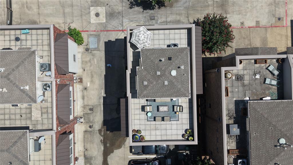 2226 City Market Lane Dallas, TX 75201 - Photo 38 of 40 an aerial view of residential houses with outdoor space