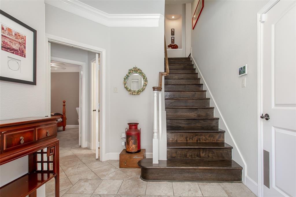 2226 City Market Lane Dallas, TX 75201 - Photo 4 of 40 a view of entryway and hall