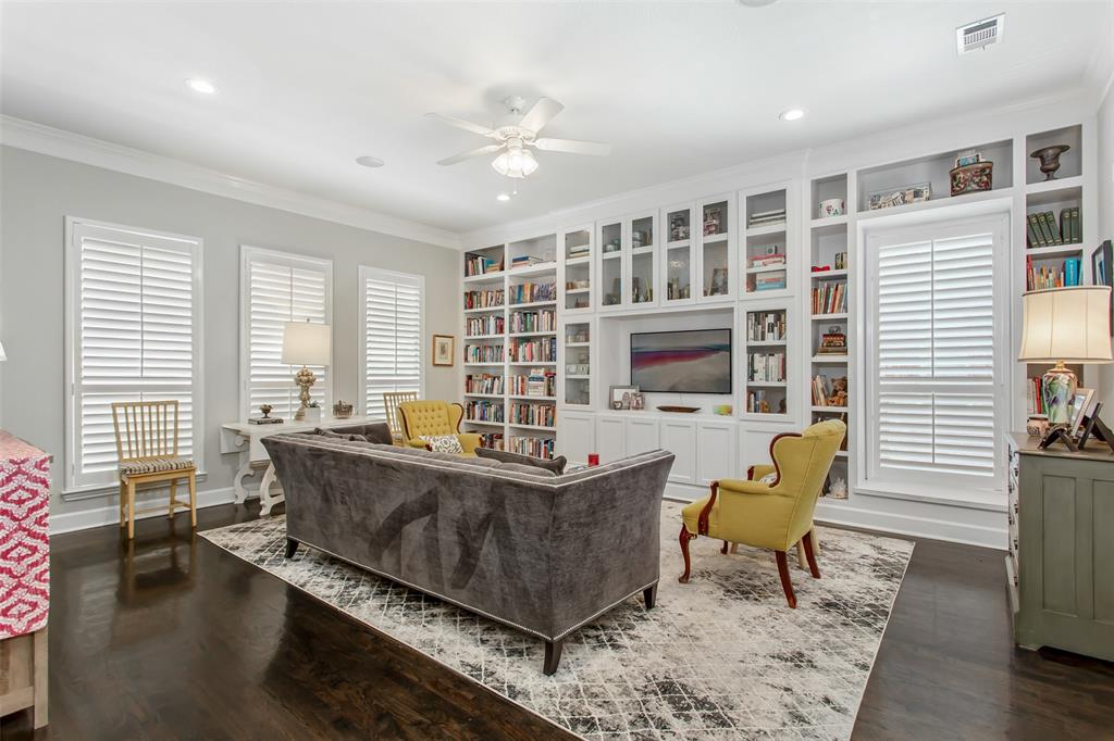 2226 City Market Lane Dallas, TX 75201 - Photo 7 of 40 a living room with furniture and a window
