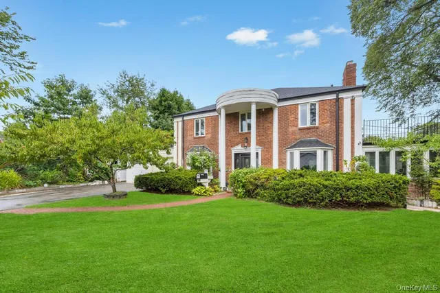 $1,999,000 | 103 Old Mill Road, Great Neck, NY 11023