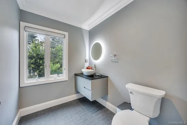 $1,999,000 | 103 Old Mill Road, Great Neck, NY 11023