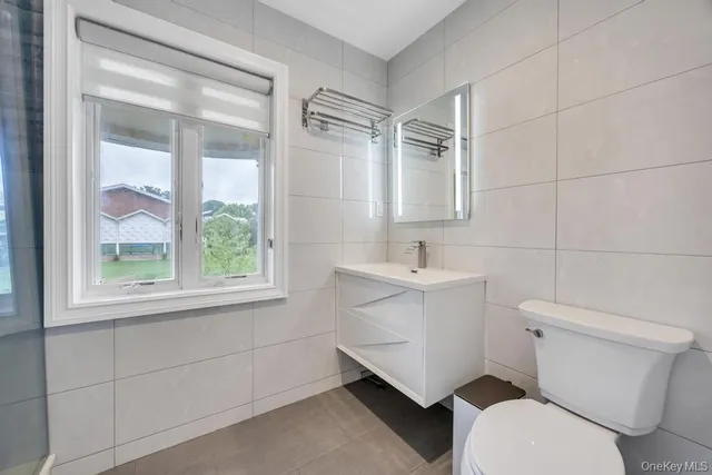 $1,999,000 | 103 Old Mill Road, Great Neck, NY 11023