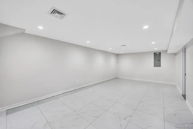 $1,999,000 | 103 Old Mill Road, Great Neck, NY 11023