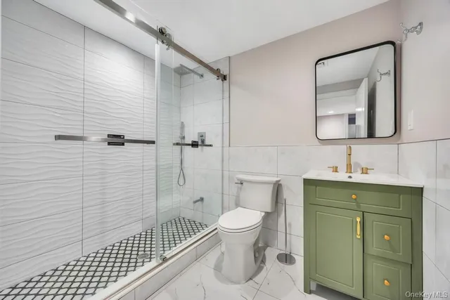 $1,999,000 | 103 Old Mill Road, Great Neck, NY 11023