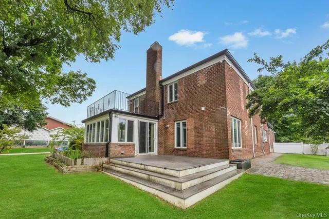 $1,999,000 | 103 Old Mill Road, Great Neck, NY 11023