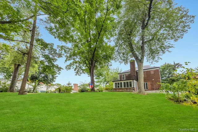 $1,999,000 | 103 Old Mill Road, Great Neck, NY 11023