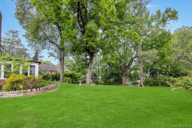 $1,999,000 | 103 Old Mill Road, Great Neck, NY 11023