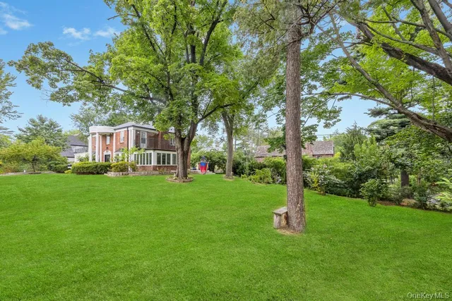 $1,999,000 | 103 Old Mill Road, Great Neck, NY 11023