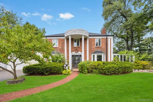 $1,999,000 | 103 Old Mill Road, Great Neck, NY 11023