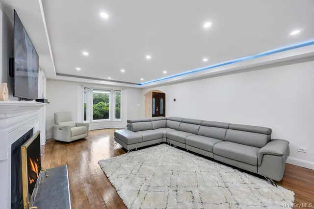 $1,999,000 | 103 Old Mill Road, Great Neck, NY 11023