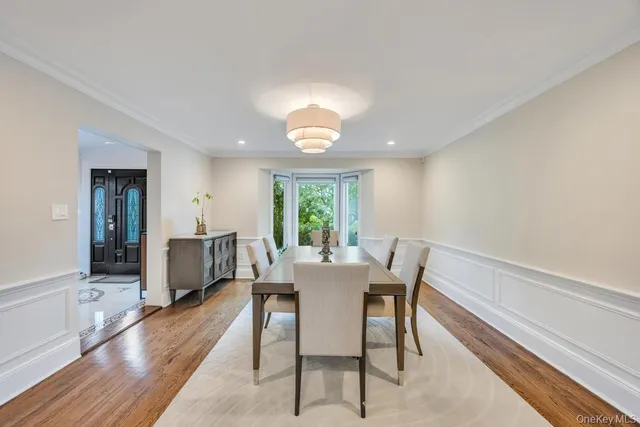 $1,999,000 | 103 Old Mill Road, Great Neck, NY 11023