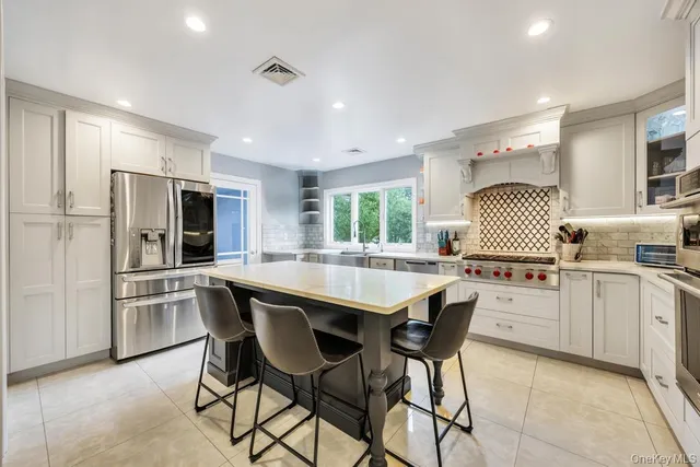 $1,999,000 | 103 Old Mill Road, Great Neck, NY 11023