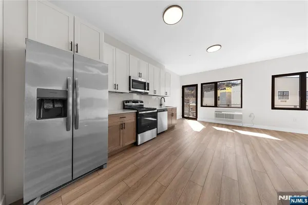 $2,350 | 87-89 Mary Street, Unit 502, Paterson, NJ 07503