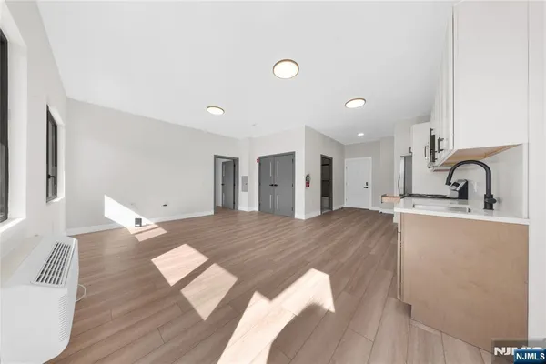 $2,350 | 87-89 Mary Street, Unit 502, Paterson, NJ 07503