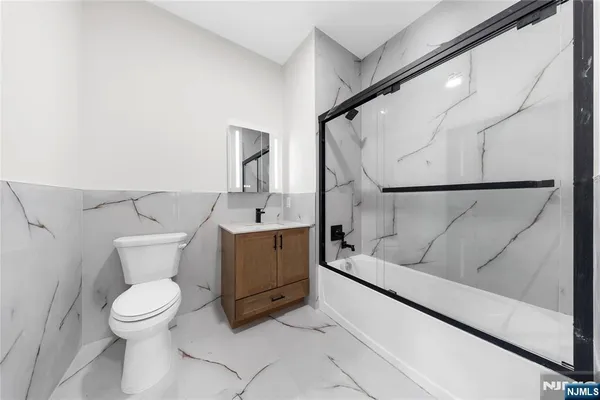 $2,350 | 87-89 Mary Street, Unit 502, Paterson, NJ 07503