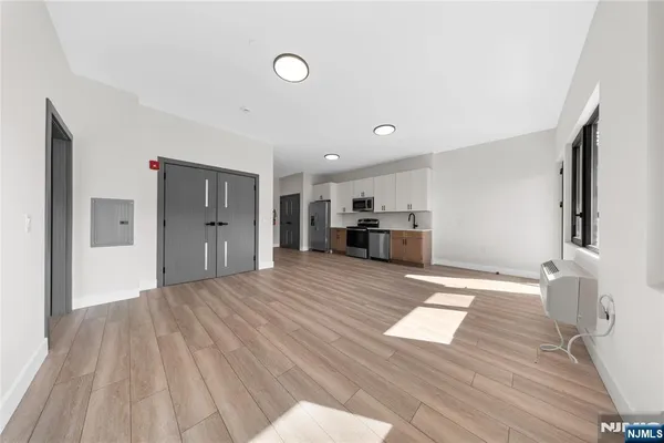 $2,350 | 87-89 Mary Street, Unit 502, Paterson, NJ 07503