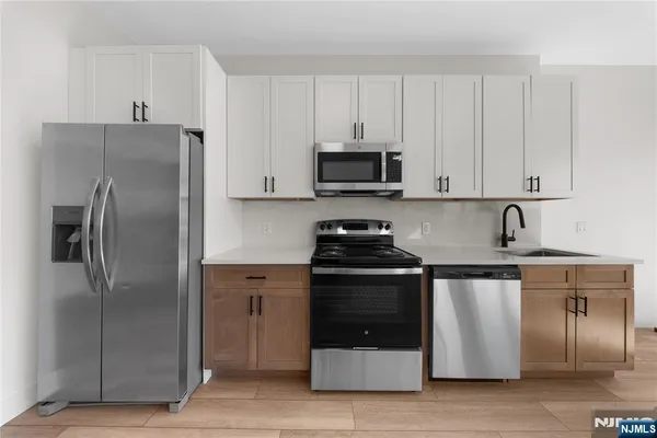 $2,350 | 87-89 Mary Street, Unit 502, Paterson, NJ 07503