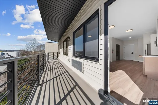 $2,350 | 87-89 Mary Street, Unit 502, Paterson, NJ 07503