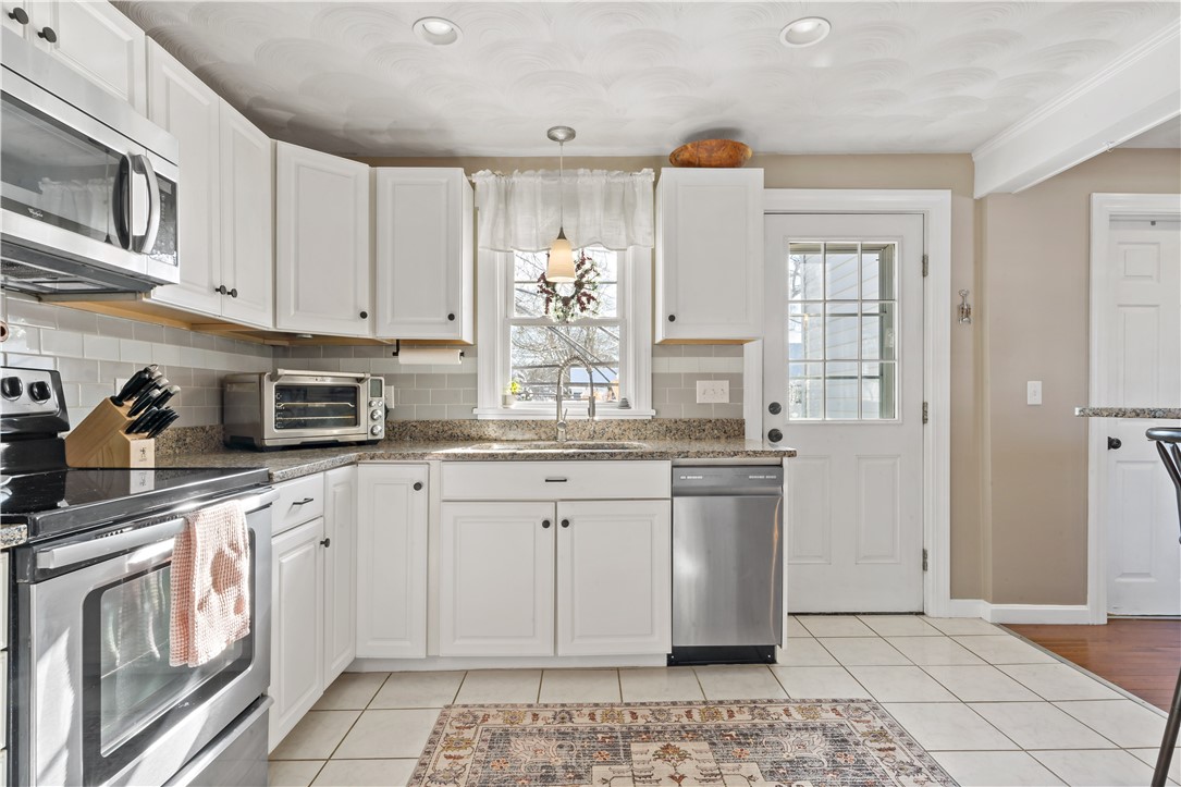 10 Cosett Road Warwick, RI 02886 - Photo 11 of 31