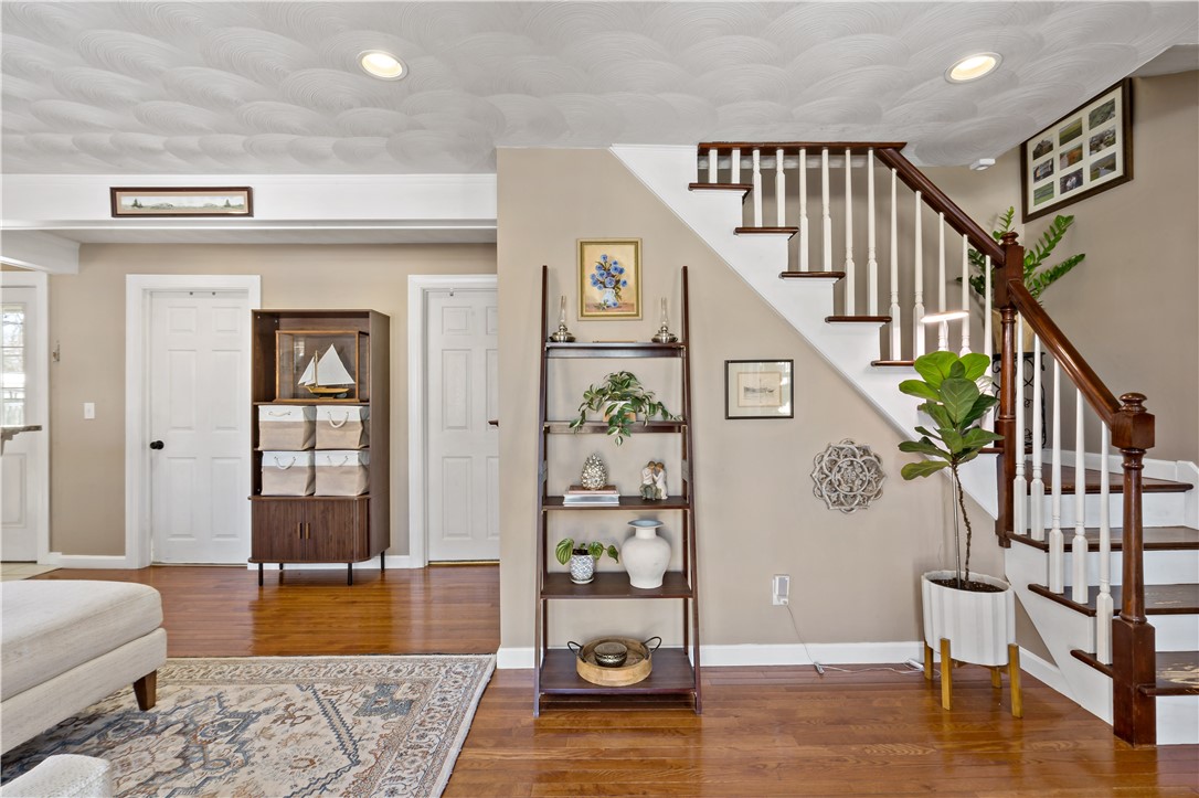 10 Cosett Road Warwick, RI 02886 - Photo 3 of 31