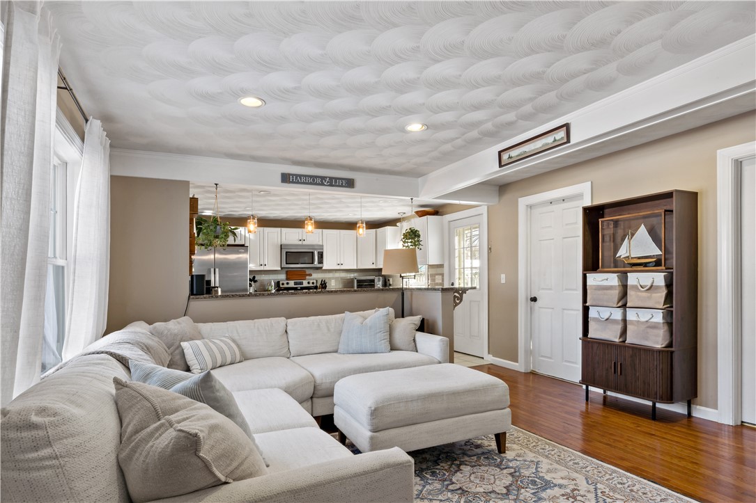 10 Cosett Road Warwick, RI 02886 - Photo 5 of 31