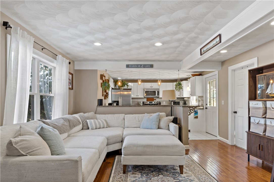 10 Cosett Road Warwick, RI 02886 - Photo 7 of 31