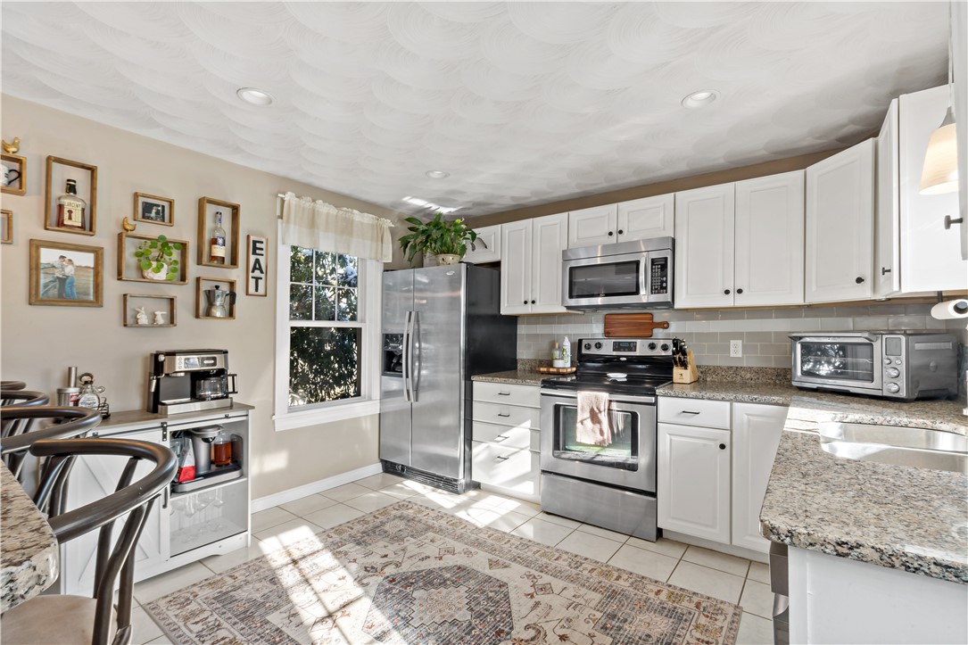 10 Cosett Road Warwick, RI 02886 - Photo 9 of 31