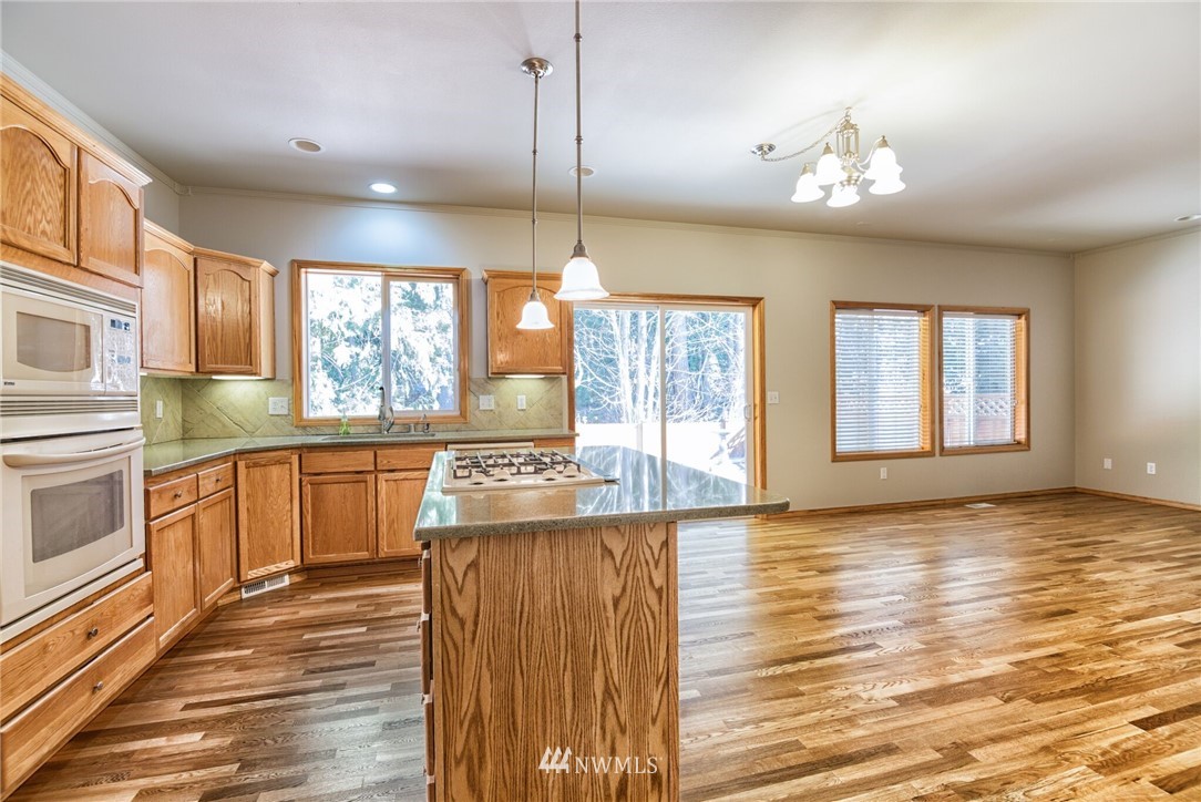 18717 13th Drive Southeast Bothell, WA 98012 - Photo 5 of 25 Gallery Image 5