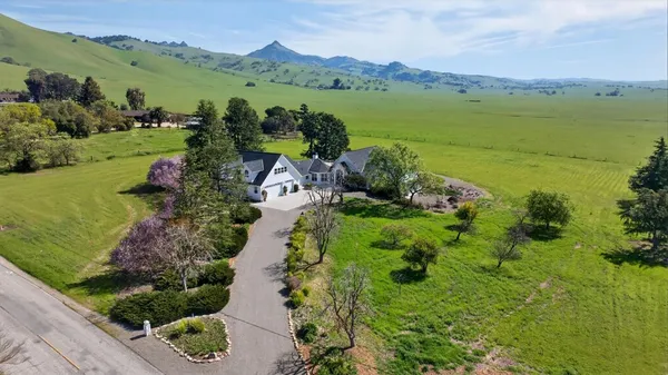 $1,949,000 | 621 Carpenter Drive, Hollister, CA 95023