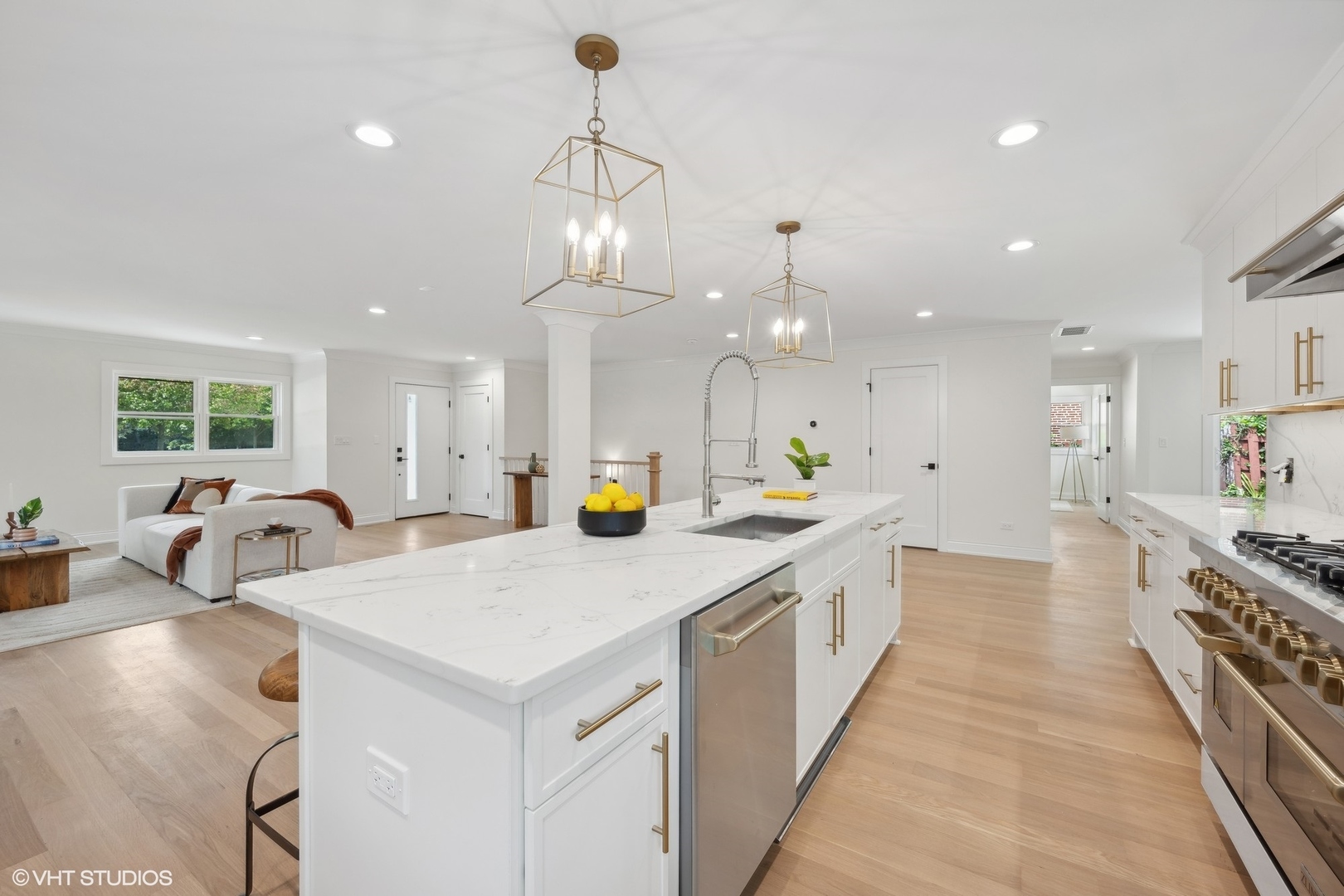 910 Glenview Road Glenview, IL 60025 - Photo 12 of 29