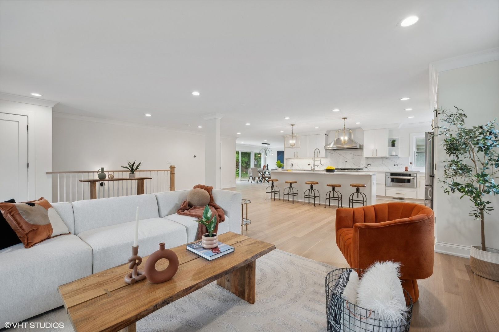 910 Glenview Road Glenview, IL 60025 - Photo 7 of 29