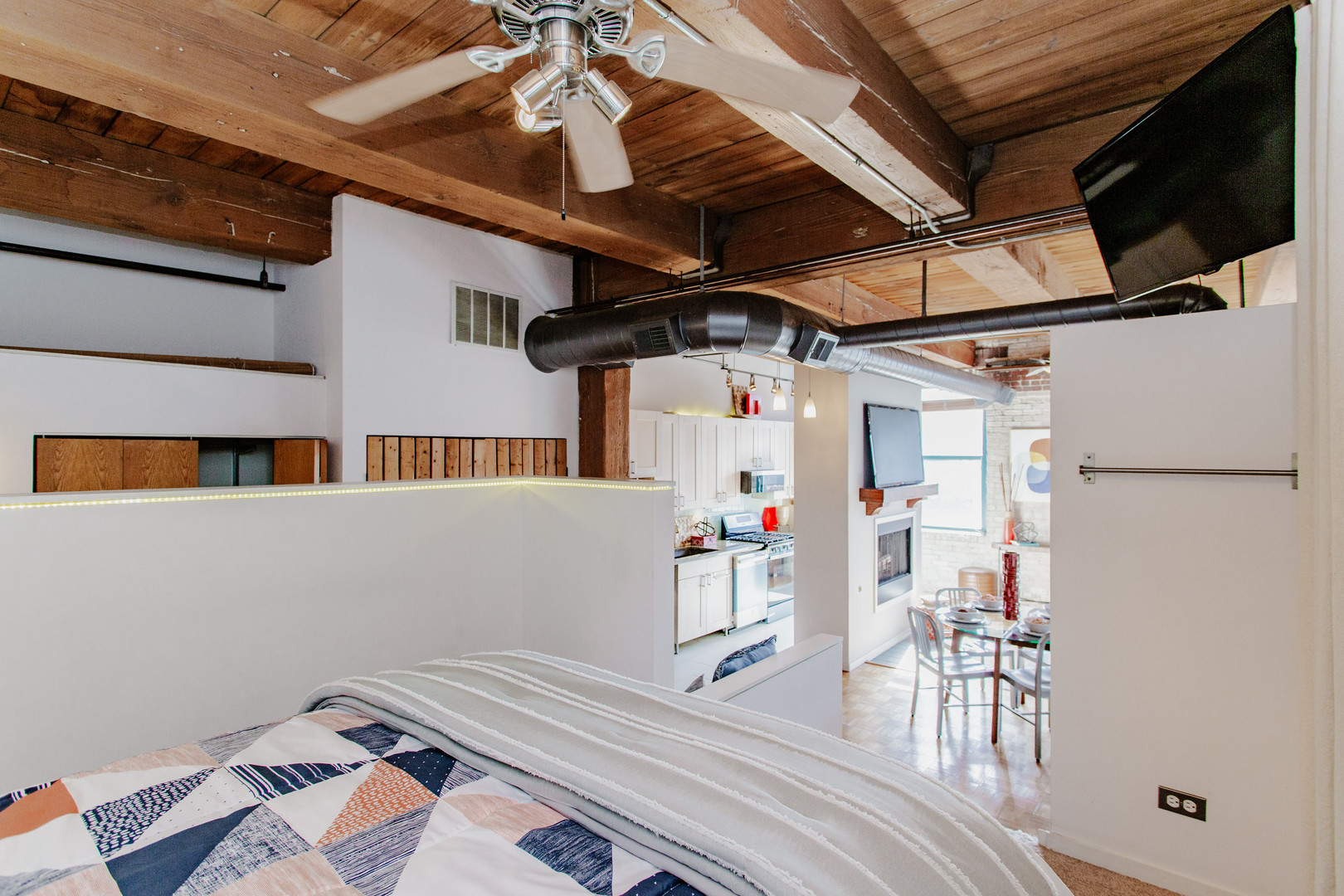 4745 North Ravenswood Avenue, Unit 210 Chicago, IL 60640 - Photo 8 of 23