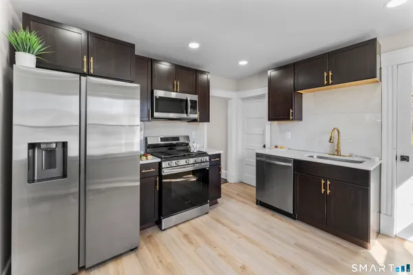 $339,000 | 30 Oakwood Street, East Hartford, CT 06108