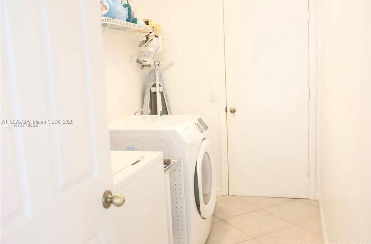 3341 Overlook Road Davie, FL 33328 - Photo 18 of 30 a bathroom with a sink and a mirror