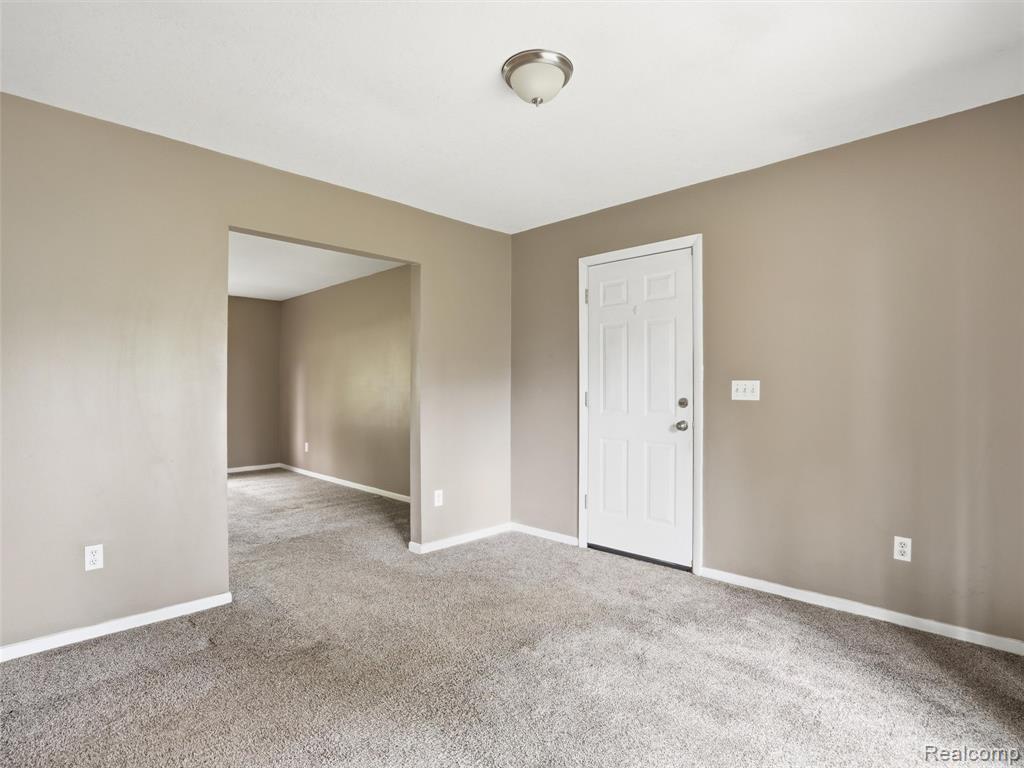 2439 North Long Lake Road Fenton, MI 48430 - Photo 6 of 25