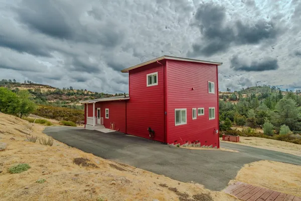 $669,900 | 9166 Lakeside Drive, Mountain Ranch, CA 95246