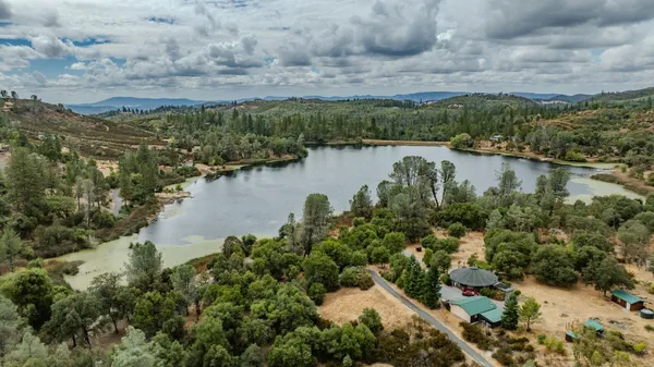 $669,900 | 9166 Lakeside Drive, Mountain Ranch, CA 95246