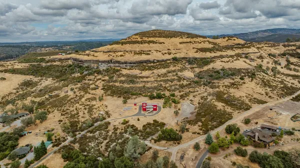 $669,900 | 9166 Lakeside Drive, Mountain Ranch, CA 95246