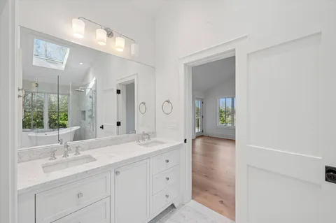 $6,795,000 | 206 Water Hole Road, East Hampton, NY 11937