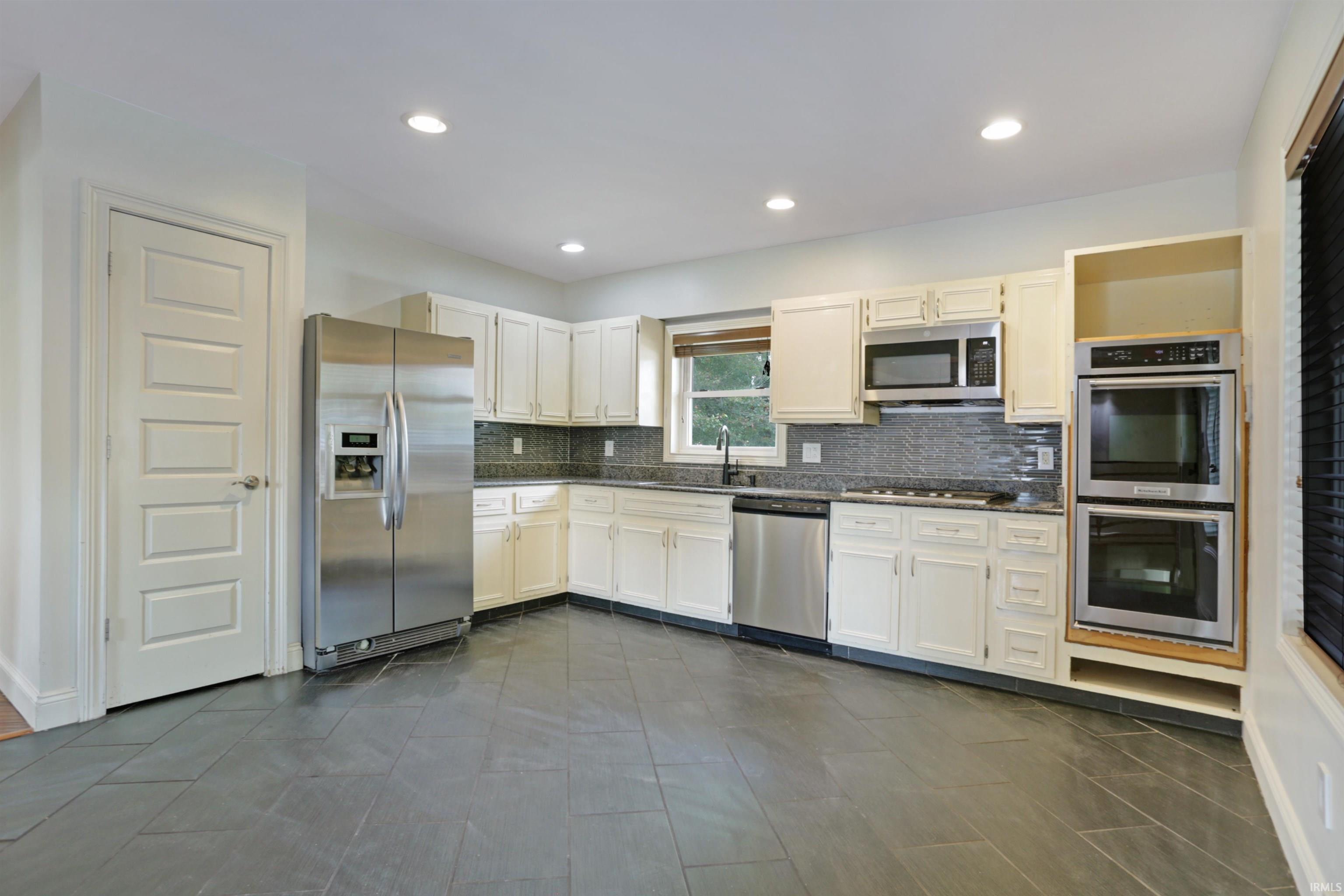 3000 Rode Road Evansville, IN 47711 - Photo 8 of 31 Gallery Image 8