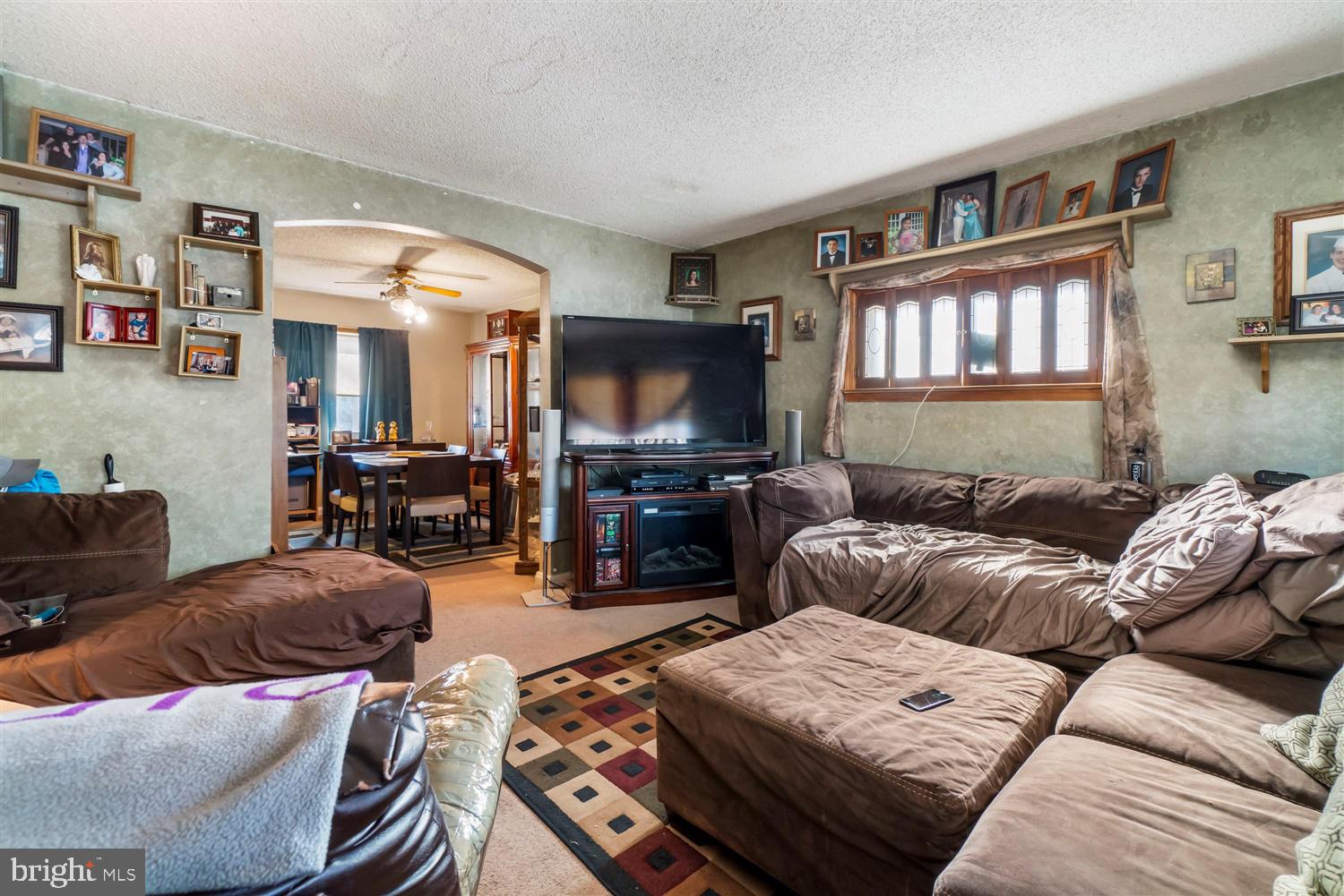 7823 Charlesmont Road Dundalk, MD 21222 - Photo 5 of 30 Living Room