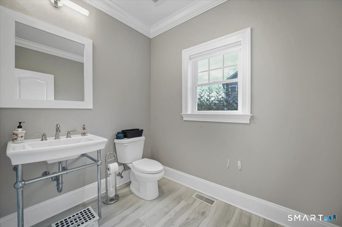 1049 Stillwater Road Stamford, CT 06902 - Photo 12 of 32